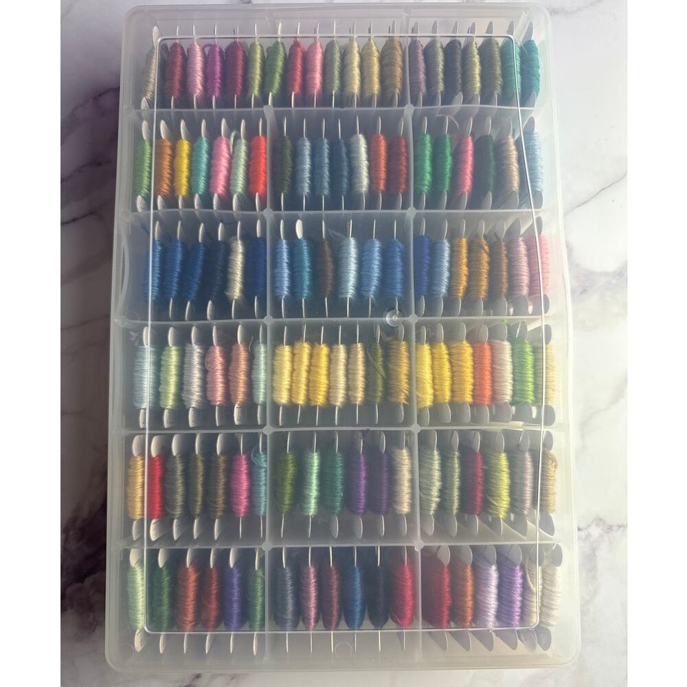116 Pre-Wound DMC Embroidery Floss Thread Bobbins Set in Clear Storage Case Lot - Picture 4 of 5